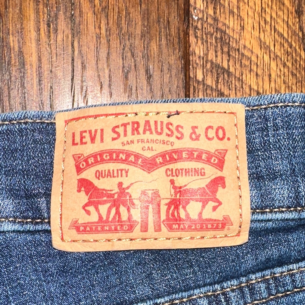 Levi's Bermudas - Picture 2 of 4